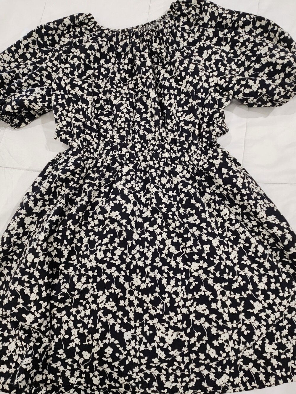 Old Navy Navy and White Floral Puff-Sleeve Dress